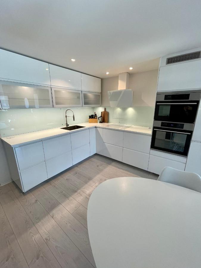 Luxury Apartement Close To City Centre With Free Parking ทรอมโซ ภายนอก รูปภาพ